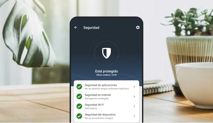 Teléfono móvil que muestra la aplicación Norton Mobile Security